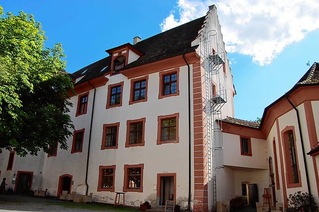 Der Innenhof des Tagungszentrums Schloss Hohenfels, das zu Kalkofen gehört.