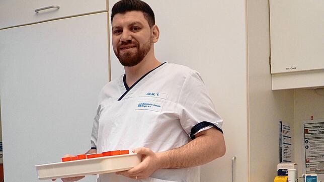 Der Syrer Ali Mir Yousef (31) kam im Jahr 2015 als Flüchtling nach Deutschland. Inzwischen spricht er sehr gut deutsch, ist als ...