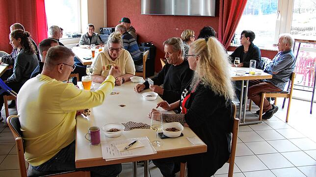 Beim Vier-Anderle-Turnier spielen auch viele Frauen mit. Foto: Claudius Eberl