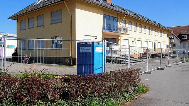 Noch steht das alte Technologiezentrum, soll aber bald Neubauten weichen. Gehölz ist bereits entfernt.