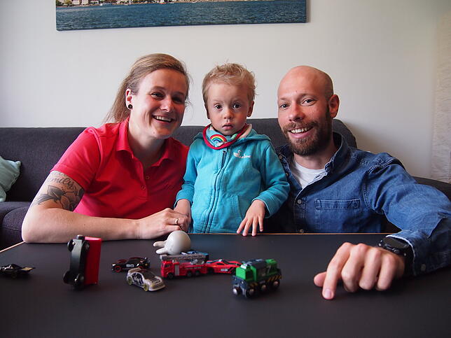Melina und Lennart Sievers aus Uhldingen-Mühlhofen mit ihrem fast vierjährigen Sohn Leif. Er kam mit einem seltenen Gendefekt zur Welt.