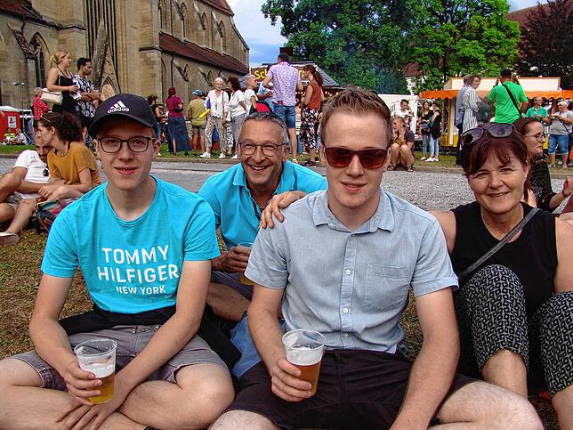 Jan und Marc Rettenberger (von links) sind mit ihren Eltern Udo und Kerstin nach Salem gekommen.