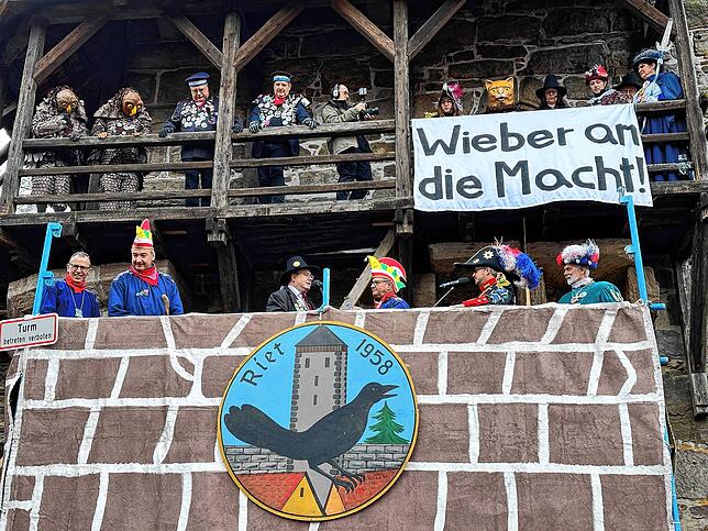 „Wieber an die Macht“: Bei der Katerempfang der Katzenmusik dürfte die „Konkurrenz“ von der Narrozunft einiges ...