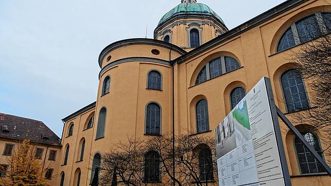 Unter Abt Sebastian Hyller wurde in den Jahren 1715 bis 1724 in Weingarten eine große, reich ausgestattete, barocke Abteikirche gebaut. ...
