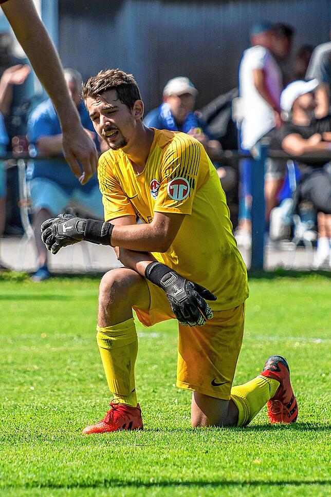 Bild 10: FC Weizen bleibt nach 2:0-Sieg beim FC Huttingen in der Kreisliga A &ndash; und wir haben Bilder