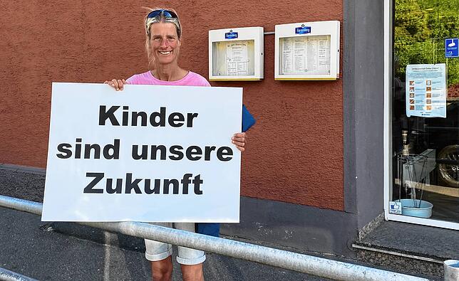 Klare Aussage von Bürgermeisterkandidatin Heike Padberg: Bei einer Kundgebung der Gruppe „Markdorf aktiv“ an der ...