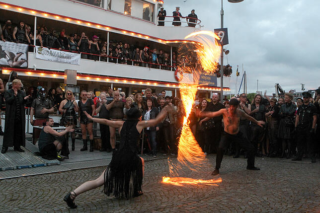 Im Konstanzer Hafen ist eine Feuershow geplant – auch hier werden viele Schaulustige erwartet.