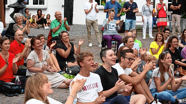 Das Publikum war von der Band &bdquo;Pause&ldquo; begeistert und sparte nicht mit Applaus. Zwei Zugaben gaben die jungen Musiker am ...