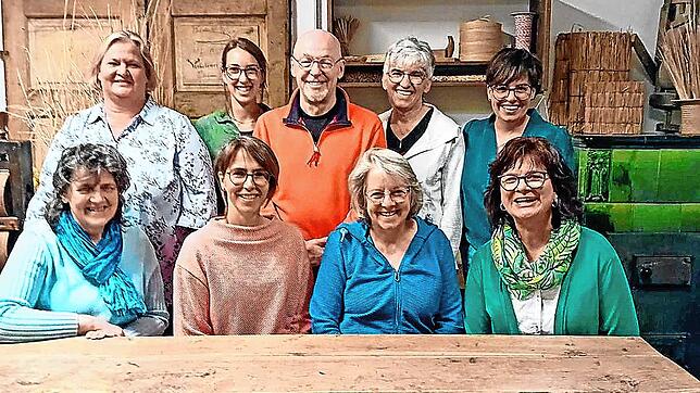 Der Vorstand des Fördervereins Schwarzwälder Strohmanufactur (vorne von links): Barbara Kienzler, Kathrin Kimmig, Sabine Holger, Ingrid ...
