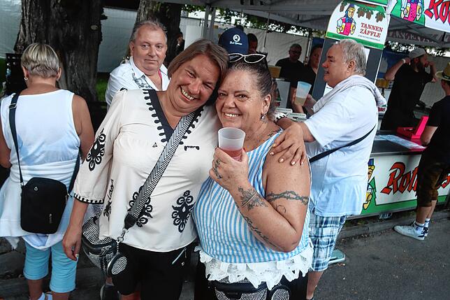 Bild 21: Bilder der großen Party mit den Fäaschtbänklern im Salemer Schlosspark