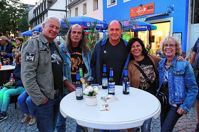 Bild 6: Raising Crown lässt Rocklegenden auferstehen