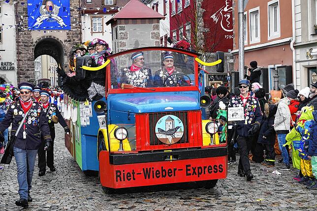 So ziehen die Rietvögel an der Fasnet in die Stadt.
