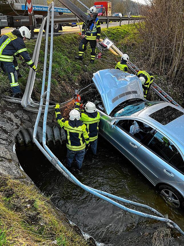Bei dem Unfall schanzte das Auto in den Andelsbach.