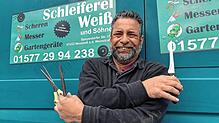 Romeo Weiß liebt seinen Beruf als Scherenschleifer, der zu den vom Aussterben bedrohten Handwerken gehört.