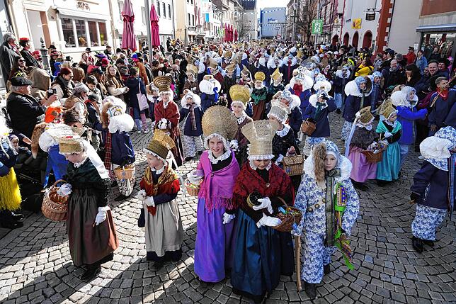 Bild 1: So schön war es am Dienstag beim großen Umzug in Villingen (Teil 1)