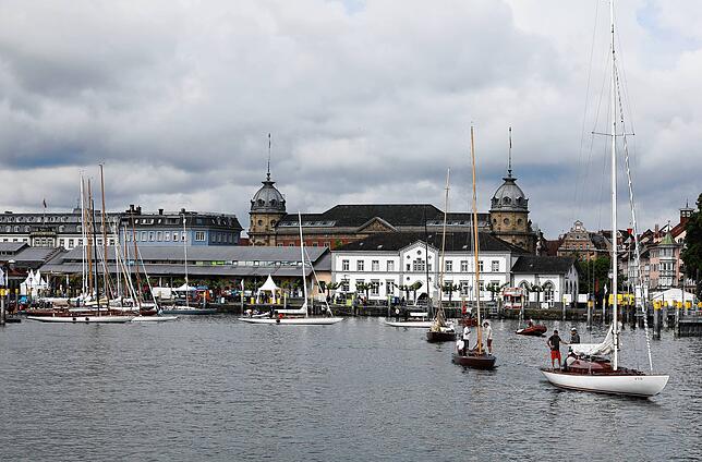 Bild 25: Dutzende Segelyachten im Konstanzer Trichter: Bilder der Regatten bei der Bodenseewoche