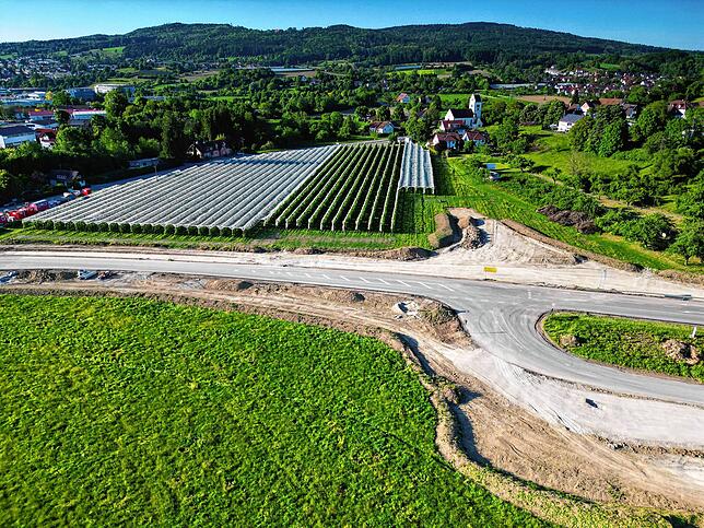 Bild 6: Drohnenflug über Riedheim: So sieht die gesperrte Müllstraße K7742 aus der Vogelperspektive aus