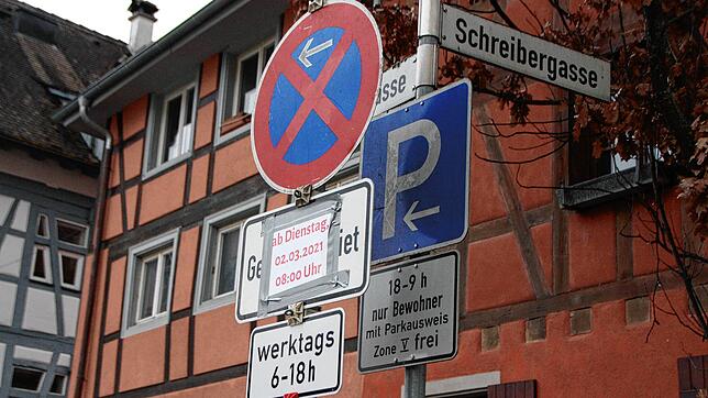 Anwohner der Niederburg ärgern sich, weil für den Bau des Caritas-Pflegeheims auf dem Gelände der früheren Schule Zoffingen weitere ...