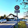 Insbesondere im Bereich der Wohnbebauung ist in Mönchweiler die Lärmbelastung durch die Bundesstraße 33 erheblich. Nun wird die ...