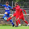 Bester Bezirksliga-Abwehrspieler: Die Trainer haben abgestimmt und Nico Ködel (links gegen Tiengens Tammo Heinzler) vom FC Erzingen mit ...