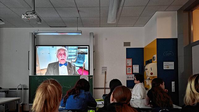 Leon Weintraub im Online-Zeitzeugengespräch mit Neuntklässlern. Foto: Vollmar