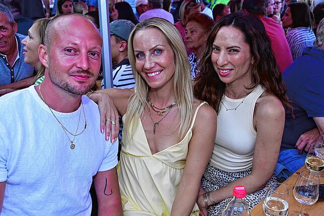 Bild 13: Die Narrozunft erwies sich wieder als perfekter Gastgeber beim Sommerfest im Spitalgarten.