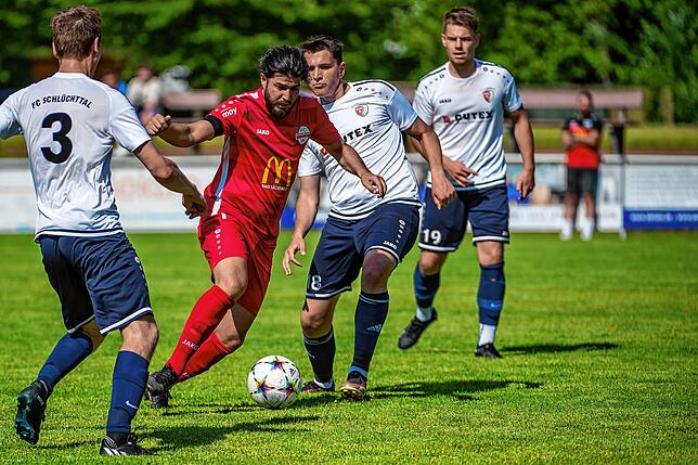 Bild 2: FC Schlüchttal gewinnt beim FC Wallbach mit 4:2 &ndash; und wir haben Bilder!