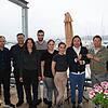 Das Restaurant-Team von La Oliva mit ESV-Mitgliedern bei der symbolischen Schlüsselübergabe: Bar-Chef Safet Djeladini (von links), Chef ...