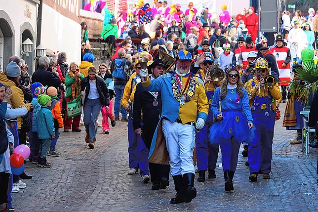 Bild 30: Meersburger Fasnacht: Die schönsten Bilder vom Kärrelerennen 2025