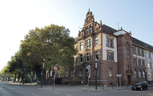 Blick auf die Ekkehard-Realschule heute. Nur die Bäume sind nicht mehr die von damals.