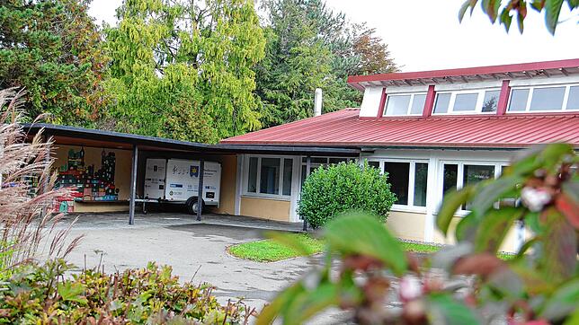 Die alte Schule in Schienen wird schon lange nicht mehr für den Unterricht genutzt. Nun soll das Gebäude noch besser für die rege ...