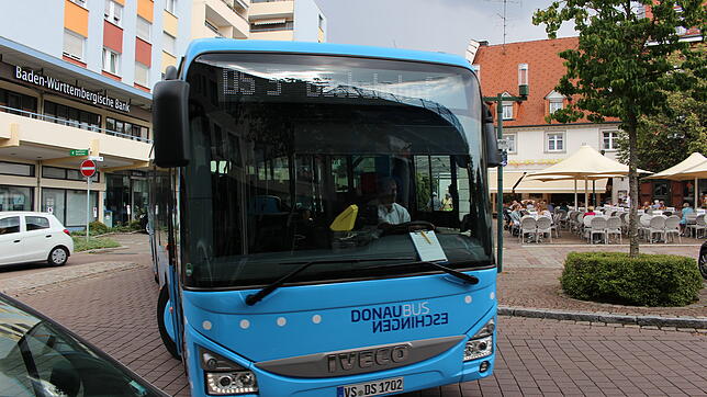 Abbiegen wird für Busfahrer an der Kreuzung Schul-/Karlstraße oft eine Herausforderung. Denn hier kann es nach der Änderung der ...