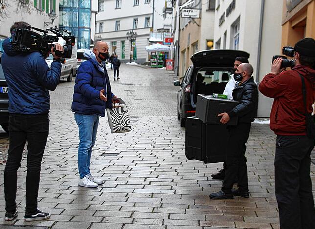 „Es geht um deine Zukunft!“ Frank Rosin (links) macht gegenüber Kc-Kitchen-Betreiber Celik Kahraman eine klare Ansage.