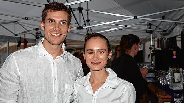 Bild 31: Endlich wieder Hafenfest! Trotz Wetterumschwung ist die Stimmung am ersten Tag hervorragend