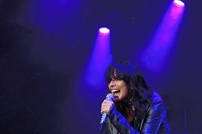 Bild 11: 3000 Fans feiern Nena in Meersburg