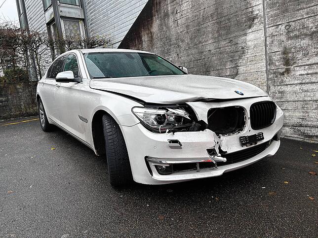 Der BMW stammt von einem der Väter der 14-Jährigen.