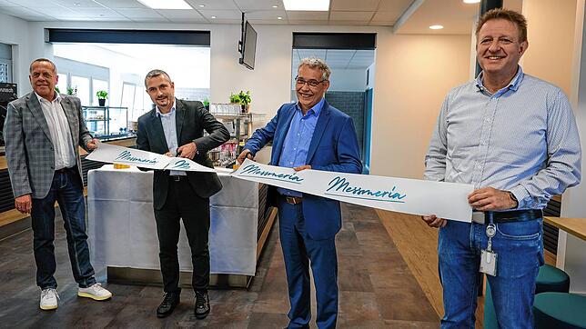 Eröffneten das neue Betriebsrestaurant Messmeria bei BCS in Radolfzell: Horst Engelhardt (Verkaufsleiter Apetito), Daniel Martinez, ...