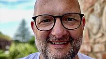 Jo Failer lebt seit eineinhalb Jahren mit der Diagnose Demenz. Er geht offen damit um und möchte anderen Menschen Mut zusprechen: ...