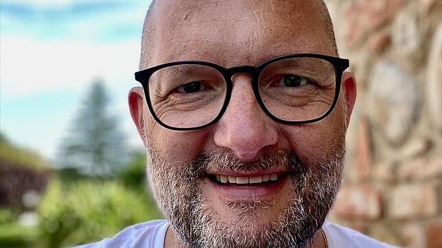 Jo Failer lebt seit eineinhalb Jahren mit der Diagnose Demenz. Er geht offen damit um und möchte anderen Menschen Mut zusprechen: ...