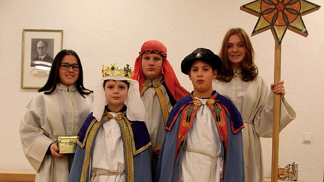 Freuen sich auf ihren Einsatz als Sternsinger (von links): Sophie Wendt, Maximilian Storz, Benedikt Storz, Maurice Degorre und Amélie ...