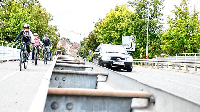 Für die nächsten vier Monate ist die Konstanzer Brücke für Autofahrer voll gesperrt. Es gibt eine Umleitung und veränderte Busrouten.