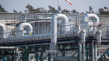 Die Ostseepipeline Nord Stream 1 und die Übernahmestation der Ferngasleitung OPAL, die die Ostsee-Pipeline an das deutsche Netz ...