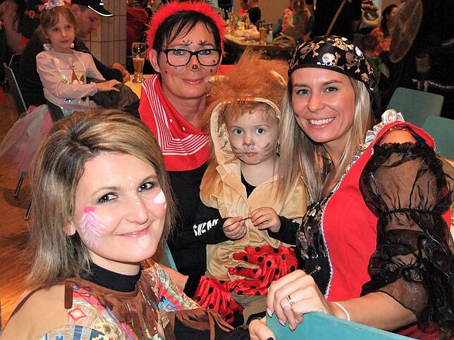 Bild 16: Bilder des Kinderballs der Narrizella Ratoldi im Milchwerk.