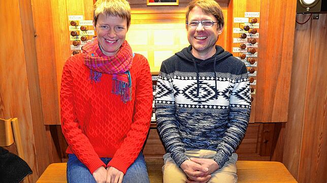 Sie scheinen sich auf der Orgelbank in der Leitung der Kantorei der evangelischen Christuskirchengemeinde Donaueschingen gut zu ...