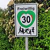 Um Tempo-30-Schilder wie dieses wird auf der Höri energisch gestritten.