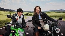 Motorradwelt-Projektleiterin Petra Rathgeber (links) und Frauke Tietz, Organisatorin der Ladies Mile, nehmen schon einmal auf ...