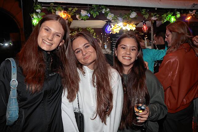 Bild 19: Konstanzer Weinfest 2025: Der Stephansplatz ist voll und die Stimmung prima