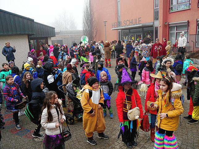 Bild 18: So bunt feiern die Narren in Gottmadingen