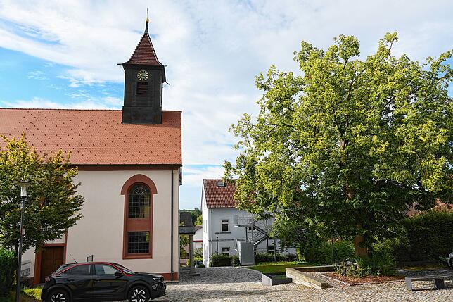 Der Lindenplatz in Hausen an der Aach.