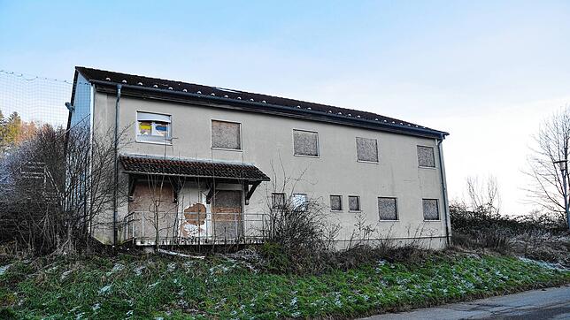 Das alte Jugendhaus Malibu, ehemals auch Aussiedlerwohnstätte, soll abgerissen werden. Die Abbruchkosten sind im Etat 2025 der Stadt ...